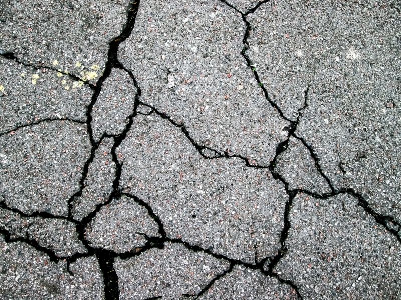 Hot Tar Driveway Sealing in Tampa, FL